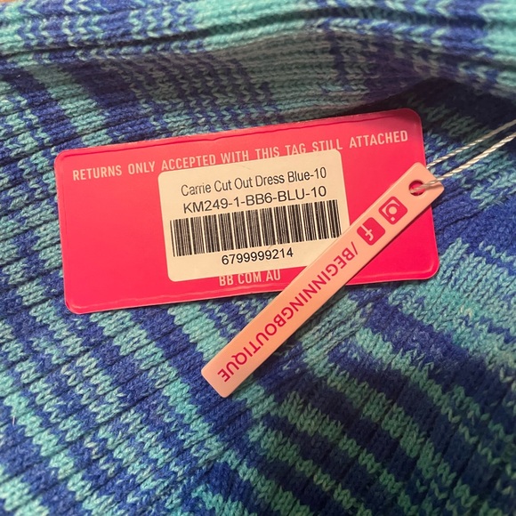 Cut-out Knit Dress - Picture 4 of 4